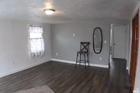 3925 12th St, Moline, IL 61265 photo 2