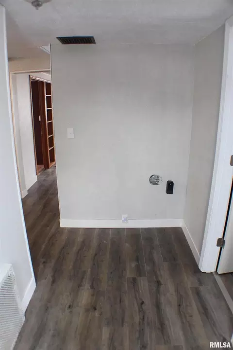 3925 12th St, Moline, IL 61265 photo 8