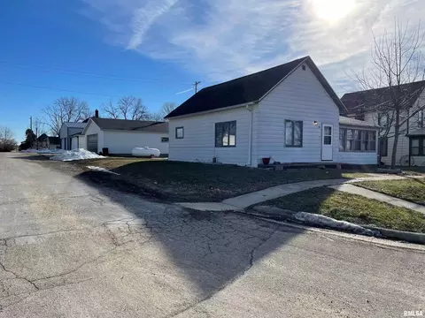 108 Main St, Lost Nation, IA 52254