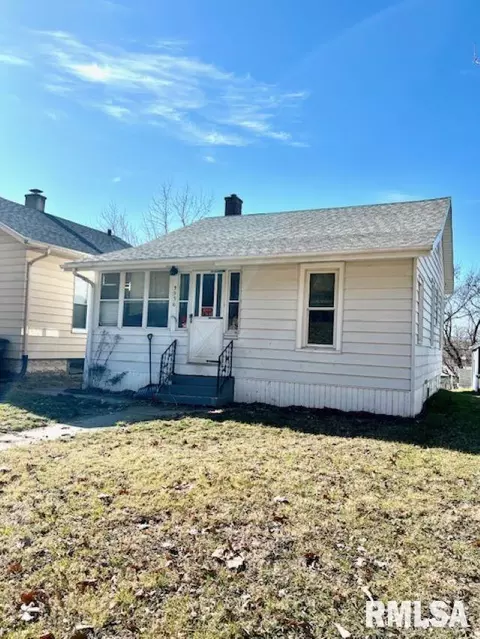 3936 12th St, Rock Island, IL 61201