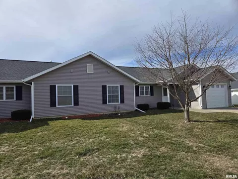 4506 N Fairmount St, Davenport, IA 52806