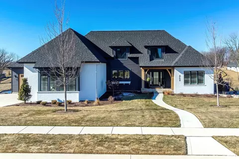 4744 Stone Bridge Ln, Bettendorf, IA 52722