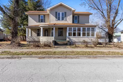 1008 Washington Ave, Johnston City, IL 62951