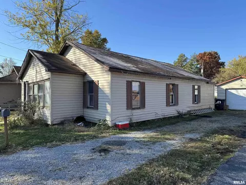 607 N Washington Blvd, West Frankfort, IL 62896
