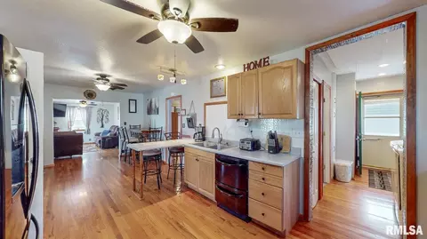1225 49th St, Moline, IL 61265 photo 8
