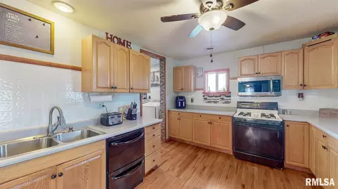 1225 49th St, Moline, IL 61265 photo 7