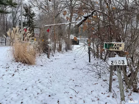 2005 43rd St, Moline, IL 61265 photo 8