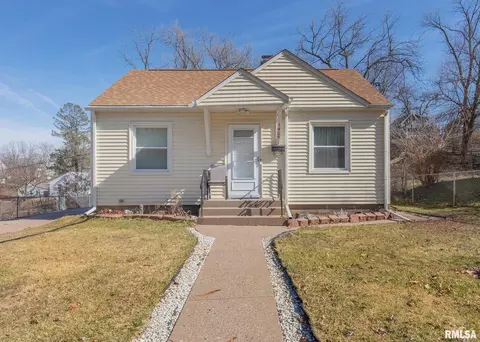 1405 Esplanade Ave, Davenport, IA 52803