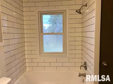 520 E High St, Morrison, IL 61270 photo 13