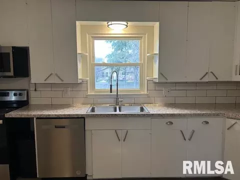 520 E High St, Morrison, IL 61270 photo 6