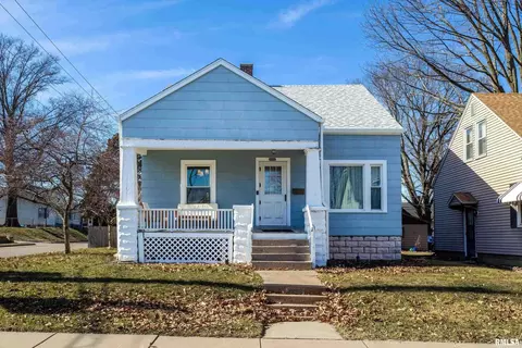 2202 Wilkes Ave, Davenport, IA 52804