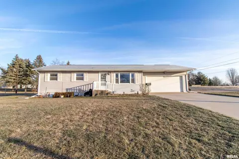 11600 142nd St, Davenport, IA 52802