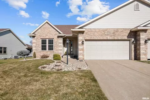 5220 Friendship Dr, Davenport, IA 52804