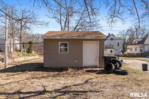 1104 3rd St, Moline, IL 61265 photo 9