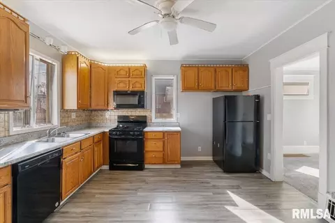 1104 3rd St, Moline, IL 61265 photo 36