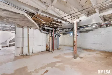 1104 3rd St, Moline, IL 61265 photo 15