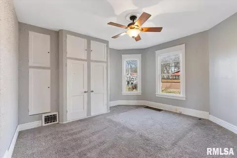 1104 3rd St, Moline, IL 61265 photo 32