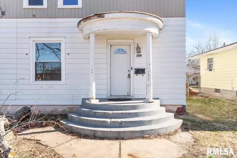1104 3rd St, Moline, IL 61265 photo 5