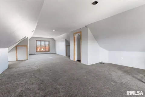 1104 3rd St, Moline, IL 61265 photo 16