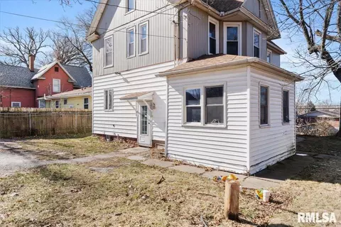1104 3rd St, Moline, IL 61265 photo 8