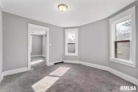 1104 3rd St, Moline, IL 61265 photo 27
