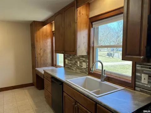 1609 14th St, Silvis, IL 61282 photo 10