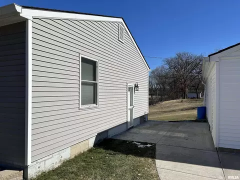 1609 14th St, Silvis, IL 61282 photo 8