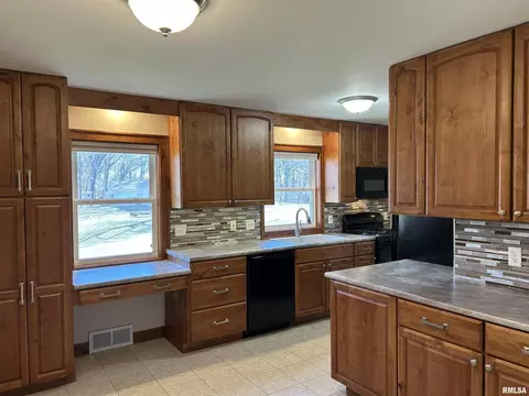1609 14th St, Silvis, IL 61282 photo 11