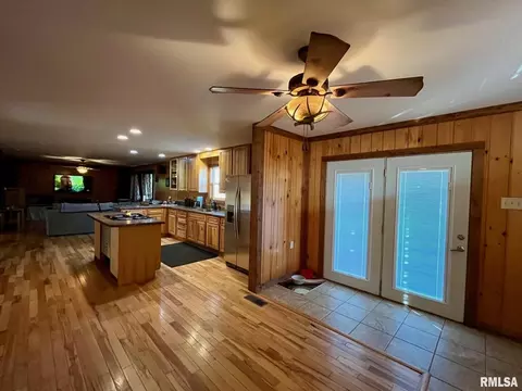 300 E Adams St, Hurst, IL 62949 photo 5