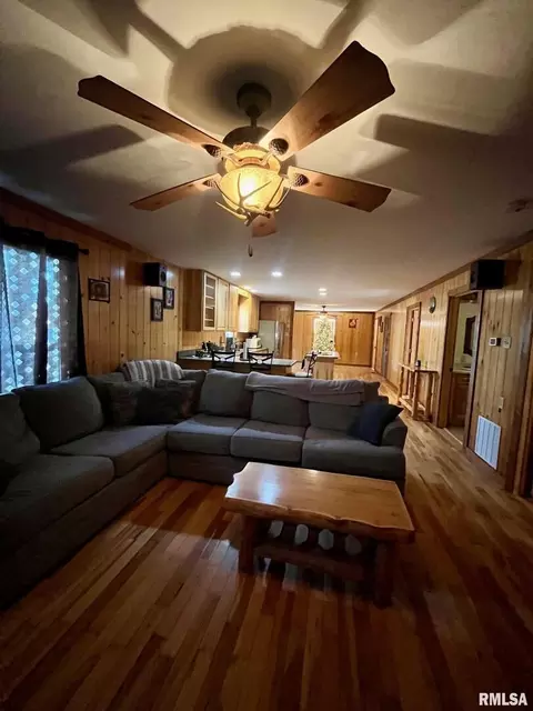 300 E Adams St, Hurst, IL 62949 photo 7
