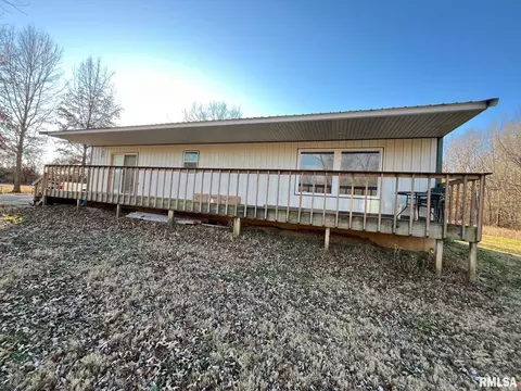 300 E Adams St, Hurst, IL 62949 photo 2