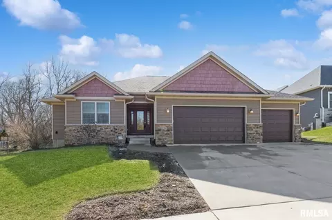 121 W 6th Ave, Coal Valley, IL 61240