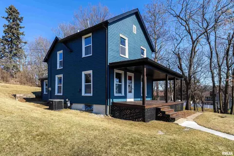 2020 E 12th St, Davenport, IA 52803