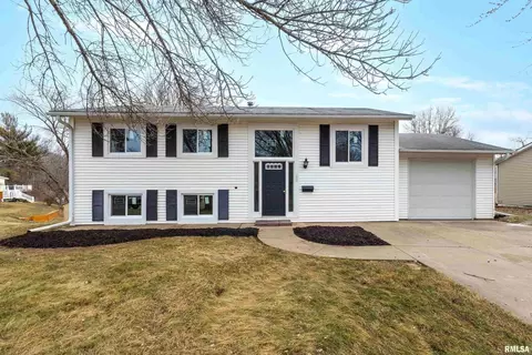 1517 12th St, Silvis, IL 61282