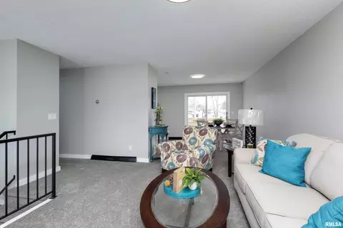 1517 12th St, Silvis, IL 61282 photo 5