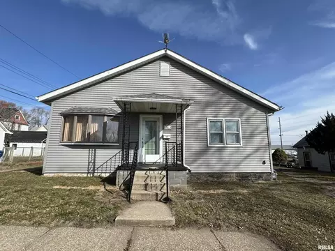 66 N 21st Ave, Clinton, IA 52732