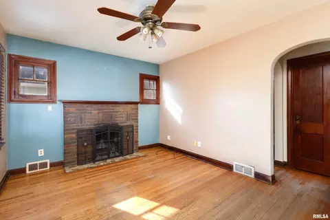 1859 31st St, Moline, IL 61265 photo 3
