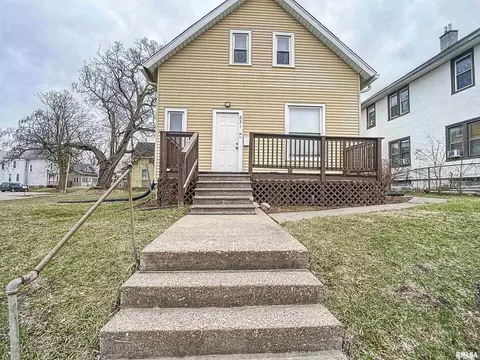 831 24th St, Rock Island, IL 61201
