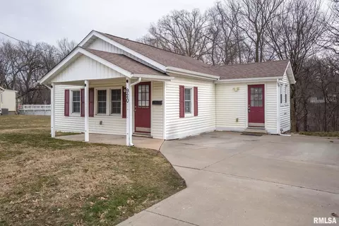 920 54th St #B, Moline, IL 61265 photo 2