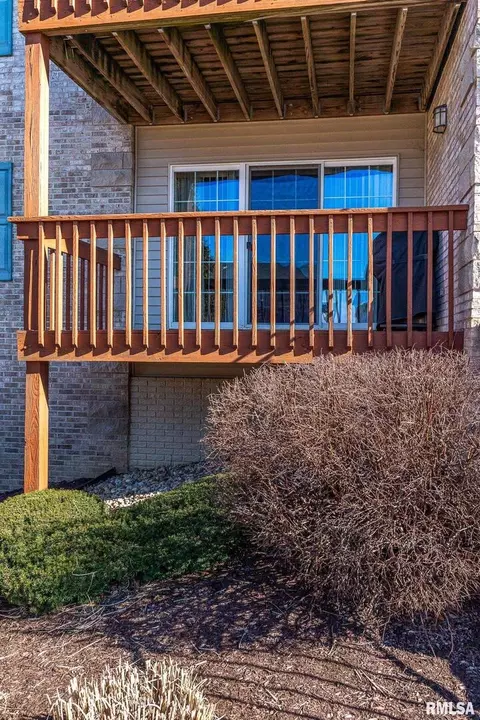 3114 Holiday Ct #1, Bettendorf, IA 52722