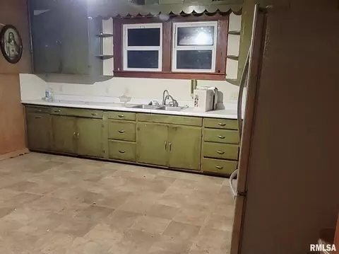 808 E 2nd St, Buckner, IL 62819 photo 6