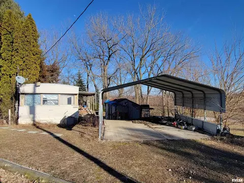 22954 245th St, Eldridge, IA 52748
