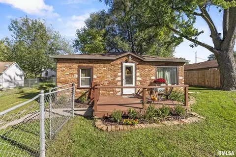 610 4th St, Colona, IL 61241