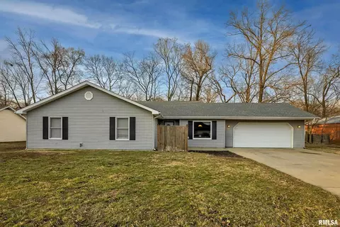 1368 N Cypress Dr, Carbondale, IL 62901