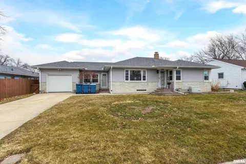 2810 7 12 St, East Moline, IL 61244