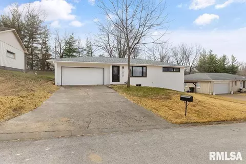 1818 Hilltop Dr, Quincy, IL 62305