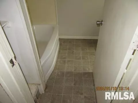 2427 5th Ave, Moline, IL 61265 photo 10