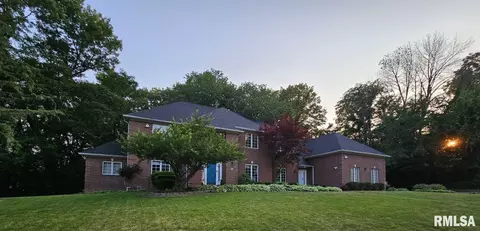 34 Wildwood Dr, Rock Island, IL 61201