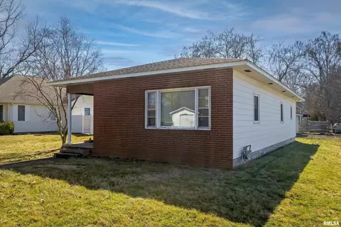 1301 E Parham St, Marion, IL 62959 photo 2
