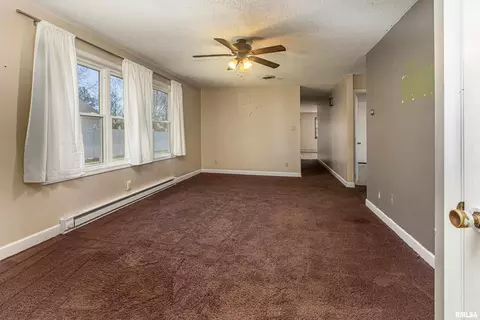 1301 E Parham St, Marion, IL 62959 photo 3
